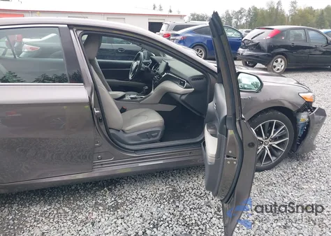 2021 Toyota Camry Xle Hybrid из США, поврежденный, VIN 4T1F31AK2MU563648